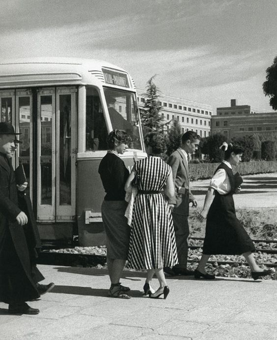 En 1952, los tranvías ya hacían acto de presencia por el Campus de la Universidad Complutense.